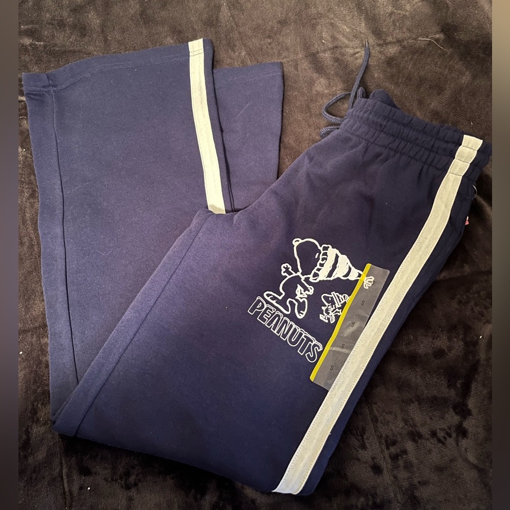 NWT Women’s Snoopy Wide Leg Graphic Pants Size Small Navy Blue